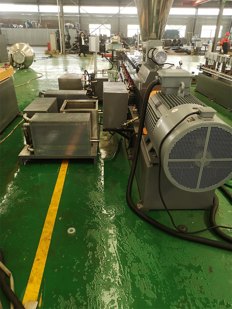 廢塑料回收造粒機(jī)_廢塑料回收造粒機(jī)_玖德隆