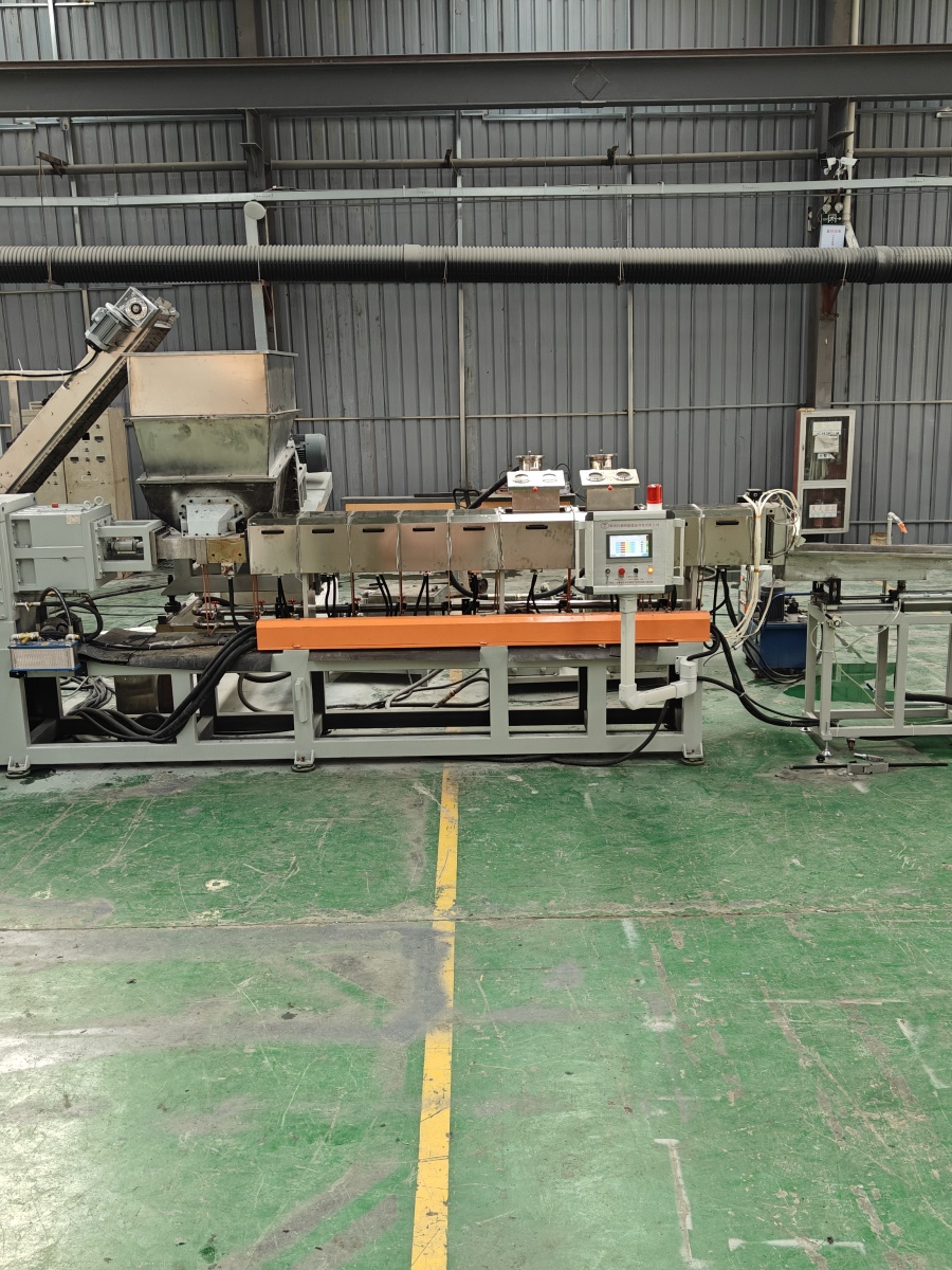 PET瓶片造粒機(jī)_玖德隆機(jī)械有限公司_高產(chǎn)能省人工