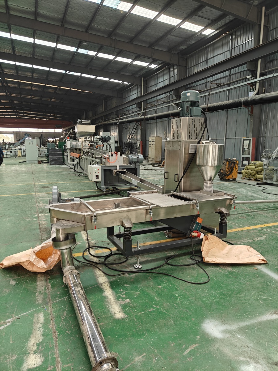 化纖廢布回收造粒機(jī)_實(shí)力廠(chǎng)家_玖德隆機(jī)械有限公司